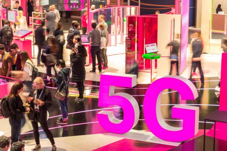 Fujitsu’s new 5G vRAN runs base station and edge applications