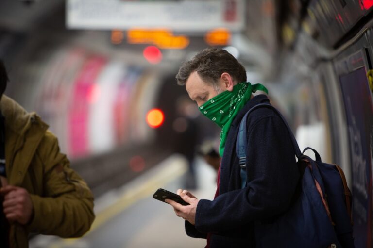 London’s Mayor promises mobile coverage across Tube by end 2024
