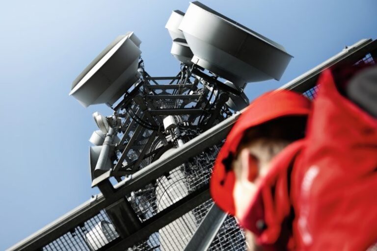 VMO2, Vodafone extend network sharing and agree spectrum deal