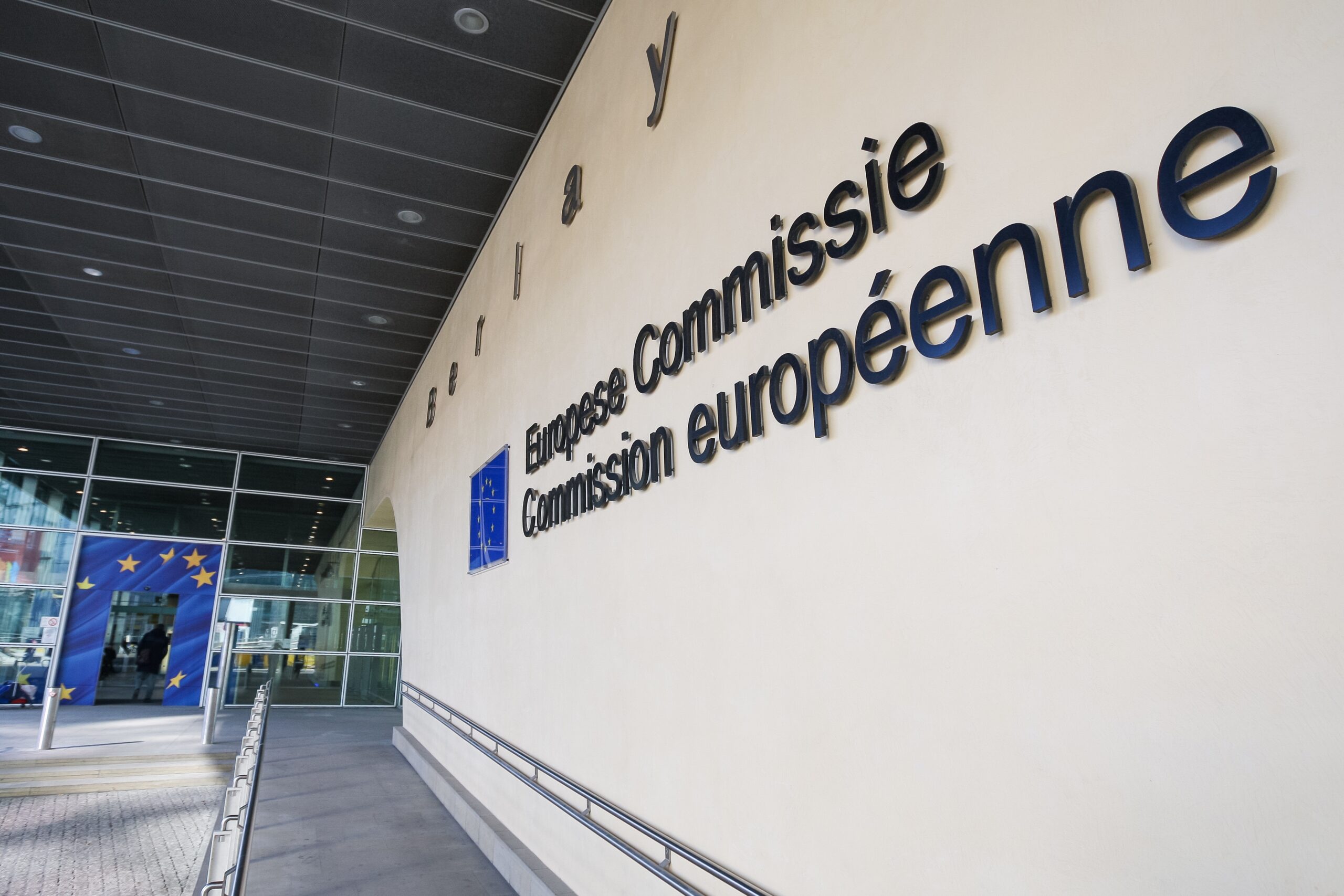 EC asks EU govts to pay more into its new €160bn technology platform